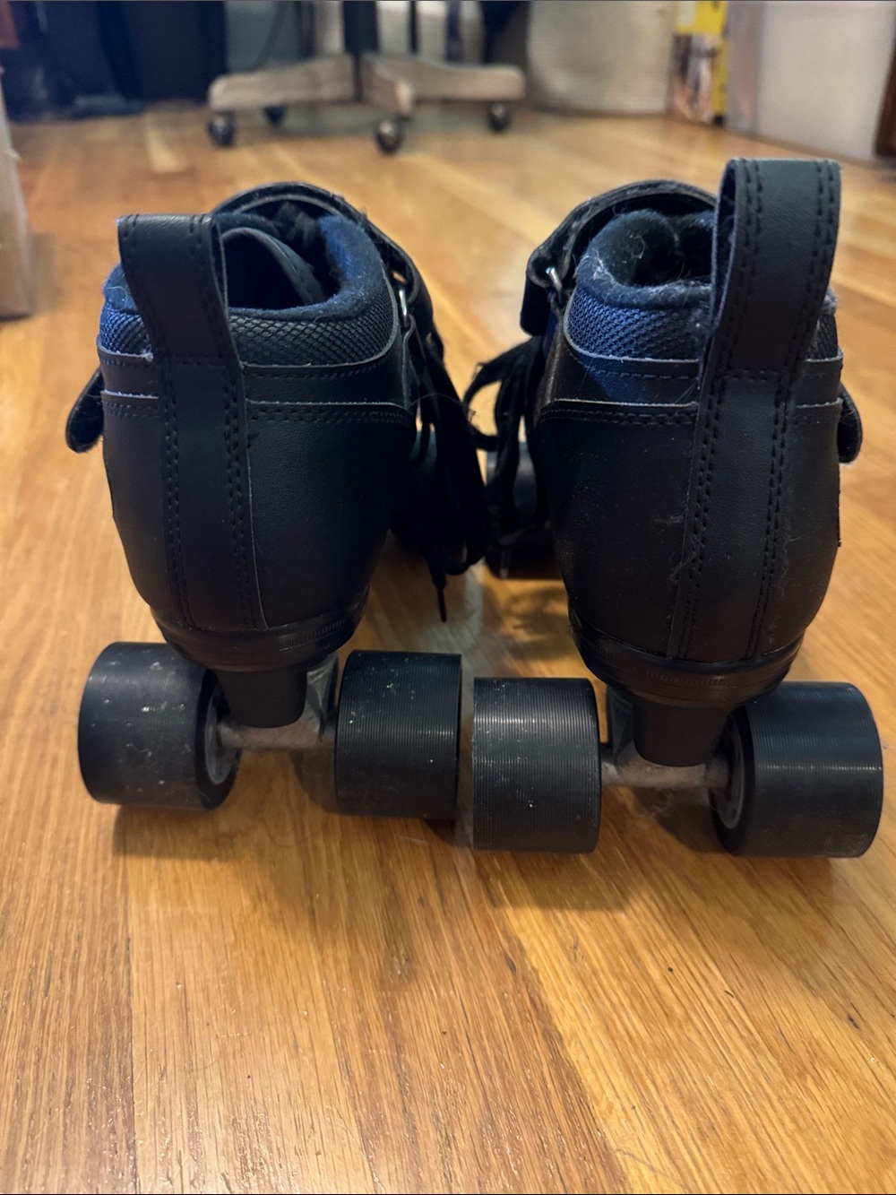 Bullet Men's Classic Black Roller Skates - Picture 2 of 6
